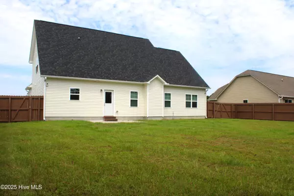 Hubert, NC 28539,123 Sonia DR