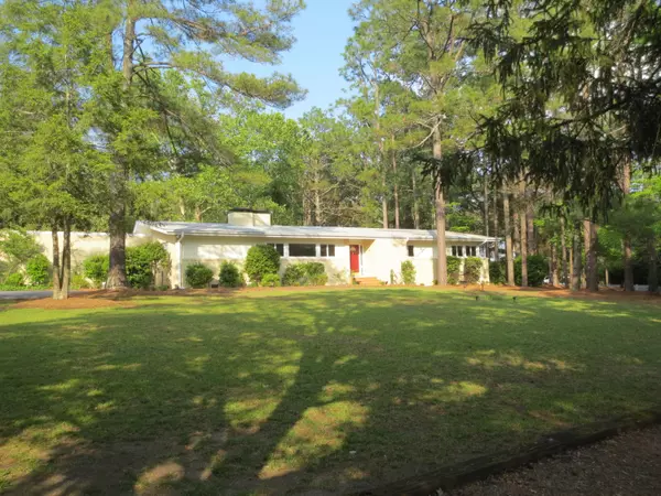 Southern Pines, NC 28387,785 E Massachusetts AVE