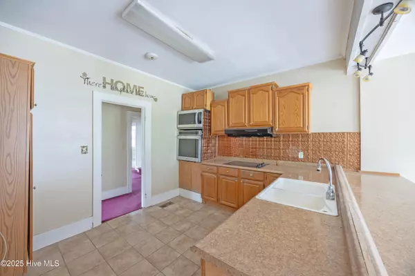 Wallace, NC 28466,221 W Main ST