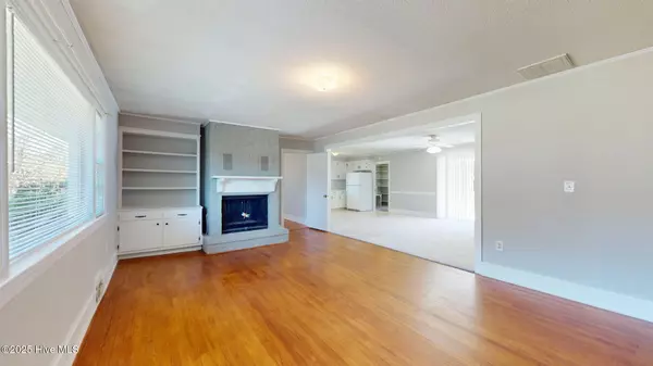 Ayden, NC 28513,4083 Pitt ST