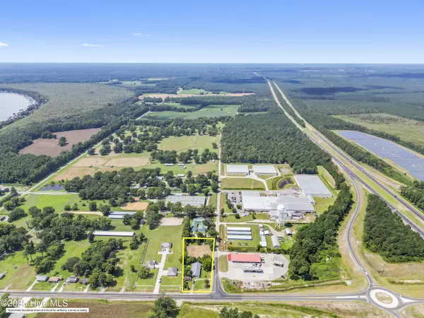 Lake Waccamaw, NC 28450,107 Top Tobacco RD