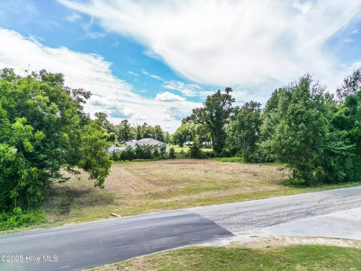 Lake Waccamaw, NC 28450,107 Top Tobacco RD