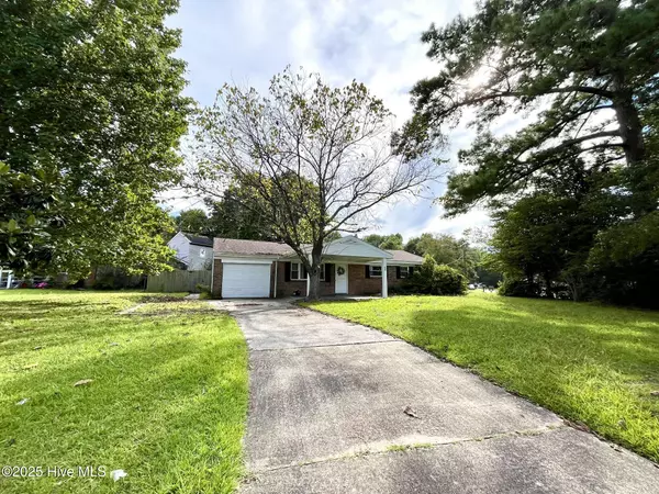 400 Ramsey DR, Jacksonville, NC 28540