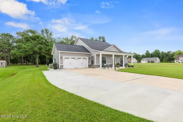 New Bern, NC 28560,406 Antioch Lakes RD