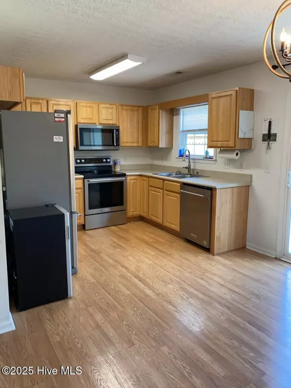 Holly Ridge, NC 28445,206 Red Carnation DR