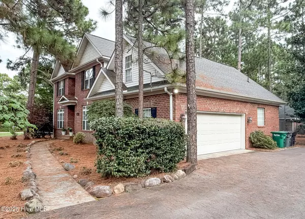 Pinehurst, NC 28374,325 Sugar Pine DR