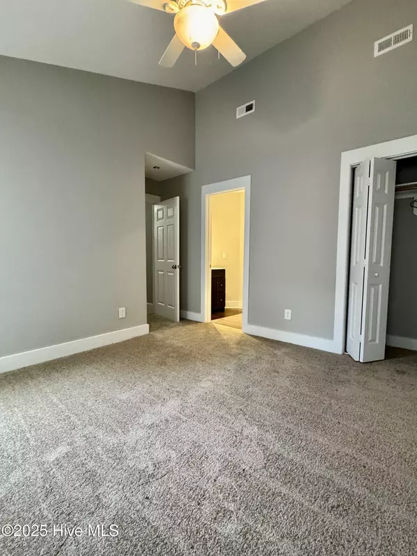 Greenville, NC 27834,411 W 3rd ST