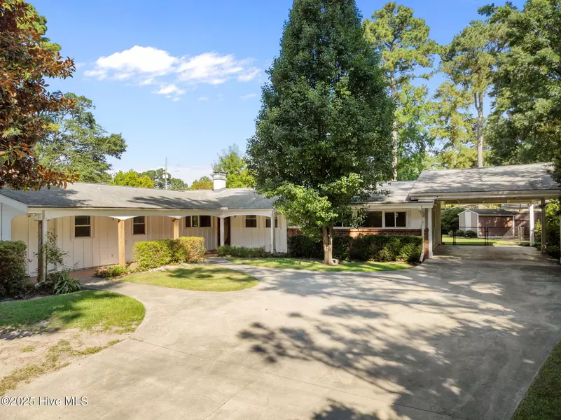 2003 Forest Hill DR, Greenville, NC 27858