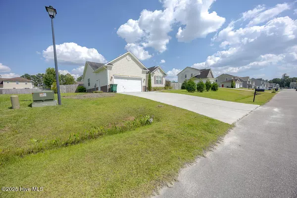 Hubert, NC 28539,405 Sundown CT