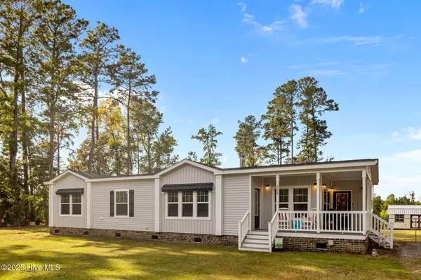 2006 Craft RD, Walstonburg, NC 27888