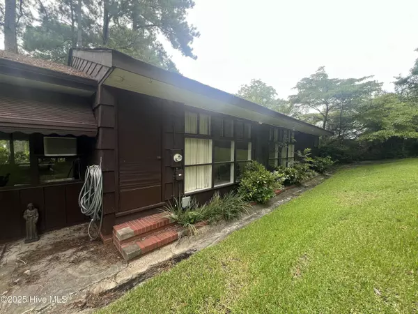 Williamston, NC 27892,302 E Simmons AVE