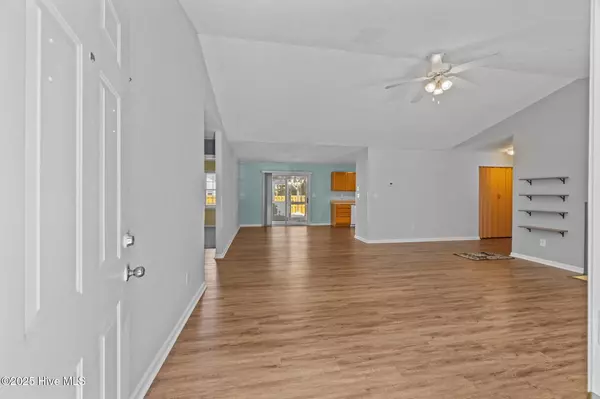 New Bern, NC 28562,5820 County Line RD
