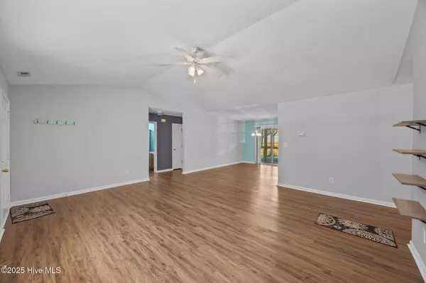 New Bern, NC 28562,5820 County Line RD