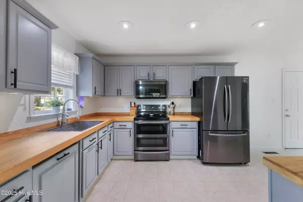 Burgaw, NC 28425,102 Lunington Mill CIR