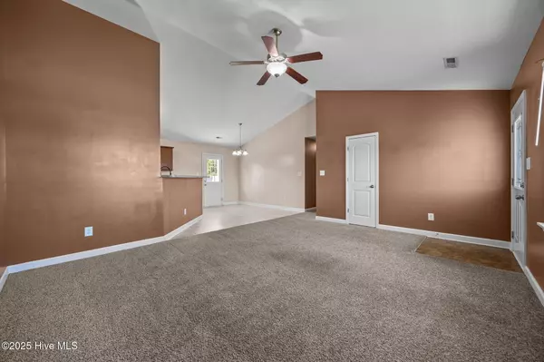 Hubert, NC 28539,156 Rosemary AVE