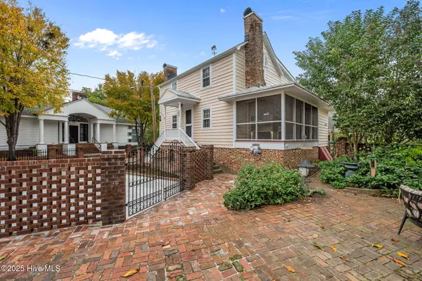 New Bern, NC 28560,210 New ST