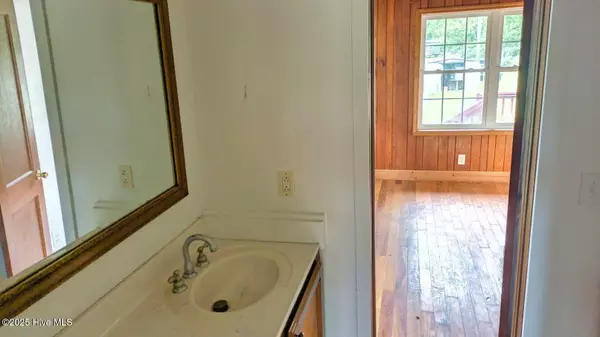 Tabor City, NC 28463,719 River RD