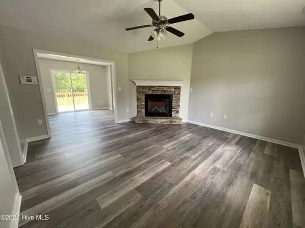 Jacksonville, NC 28540,114 Gregory DR