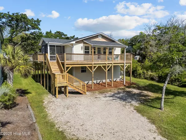 115 SE 43rd ST, Oak Island, NC 28465