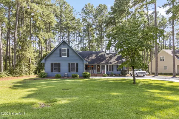 16640 Titmouse CT, Wagram, NC 28396