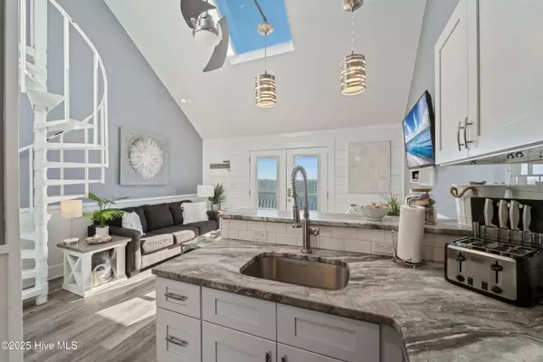 North Topsail Beach, NC 28460,886 New River Inlet RD #51