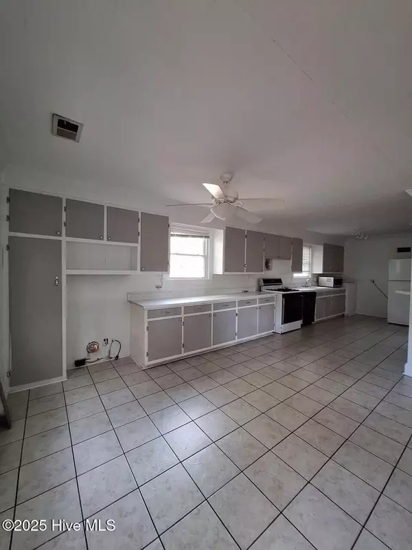 Greenville, NC 27858,1613 Longwood DR