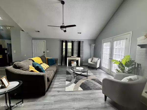 Greenville, NC 27834,200 Rollins DR #51