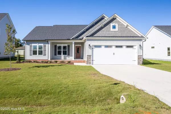 103 Sunny Acres LN, Clinton, NC 28328