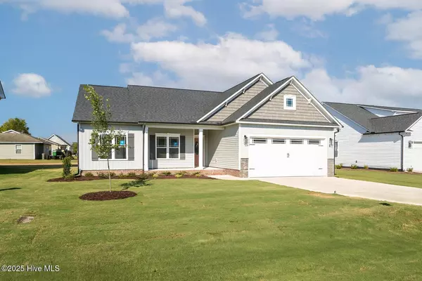 103 Sunny Acres LN, Clinton, NC 28328