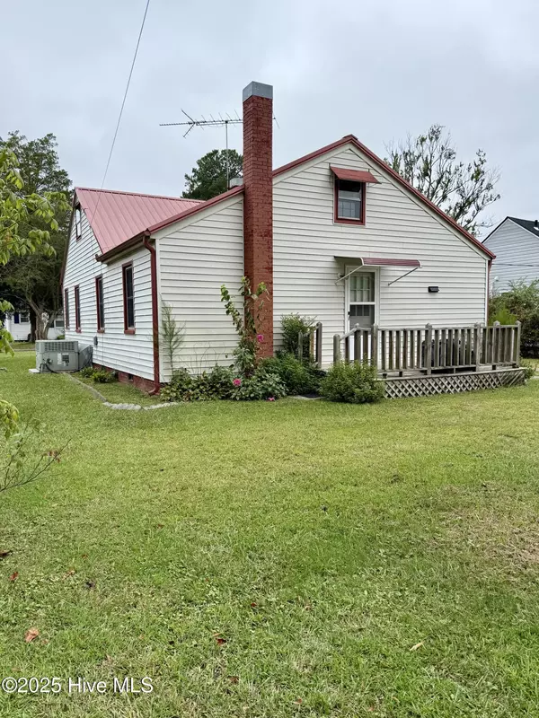 Williamston, NC 27892,108 N Park AVE