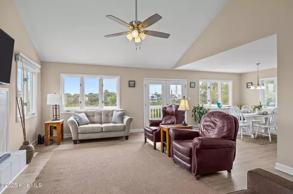 Emerald Isle, NC 28594,7403 Archers Creek CT