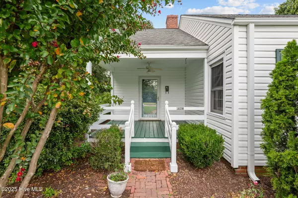 New Bern, NC 28560,1608 Queen Anne LN