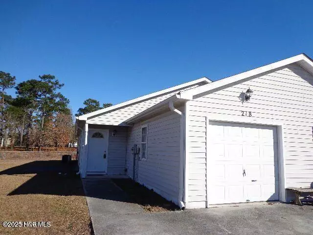 Hubert, NC 28539,218 Faison LN
