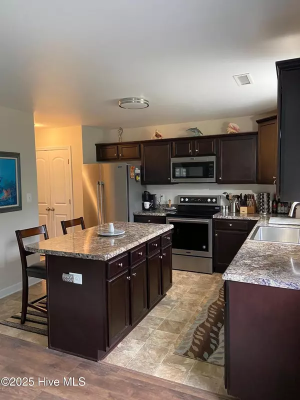 Hubert, NC 28539,309 Basil CT