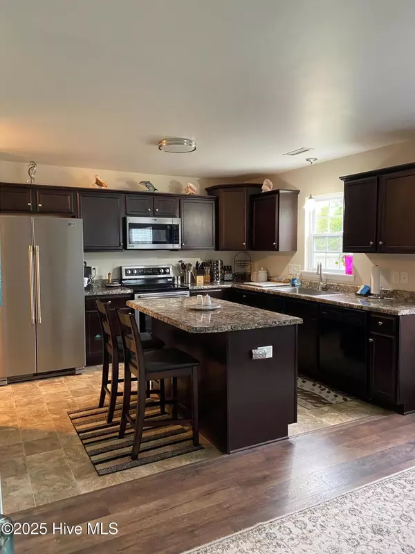 Hubert, NC 28539,309 Basil CT