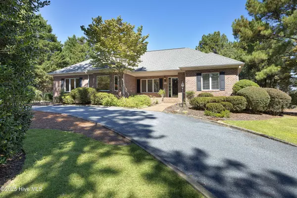 55 Mcqueen RD, Pinehurst, NC 28374