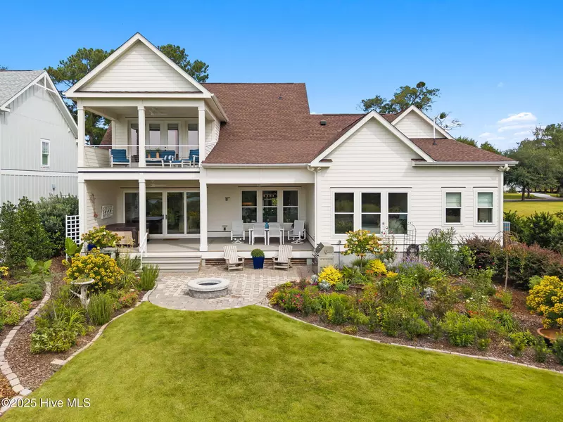 9279 Devaun Pointe CIR, Calabash, NC 28467