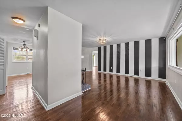 Jacksonville, NC 28540,106 Lindsey DR