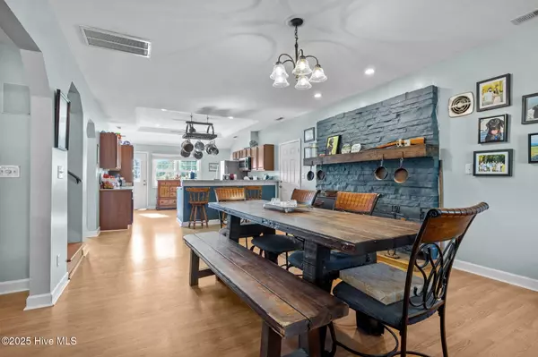 Beaufort, NC 28516,477 Harkers Island RD