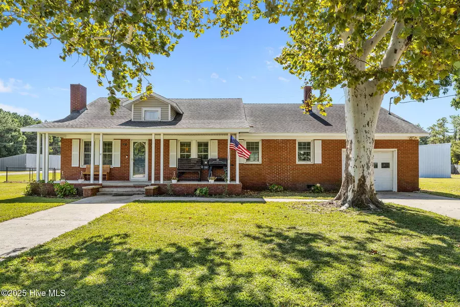 477 Harkers Island RD, Beaufort, NC 28516