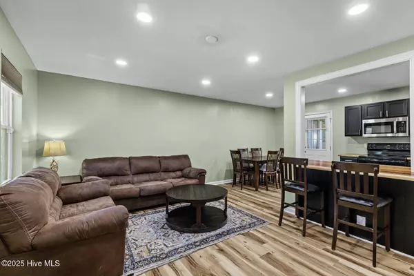 Jacksonville, NC 28540,504 Oak LN