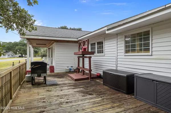 Newport, NC 28570,680 Broad Creek Loop RD