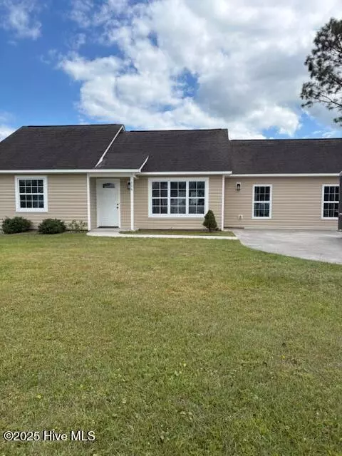 Hubert, NC 28539,306 Foxtrace LN