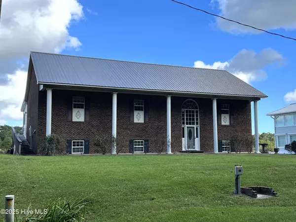 888 Sea Gate DR, Newport, NC 28570