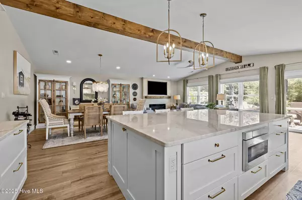 Emerald Isle, NC 28594,127 Conch CT