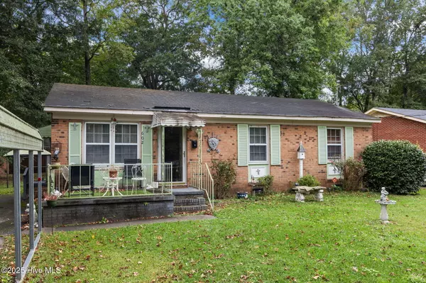 602 Meadows LN, Kinston, NC 28501