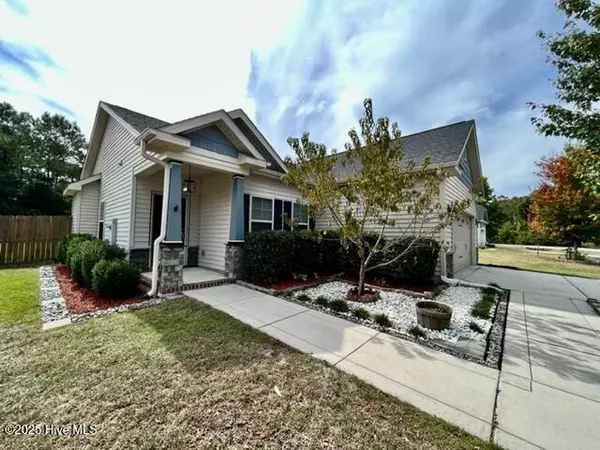 Hubert, NC 28539,807 Lavender CT