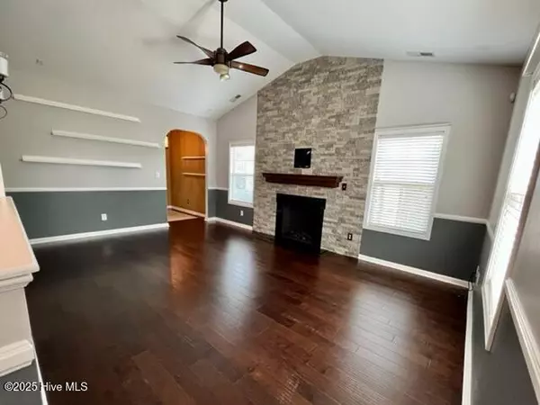 Hubert, NC 28539,807 Lavender CT