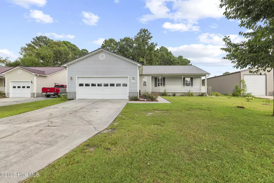 625 Queens Creek RD, Hubert, NC 28539