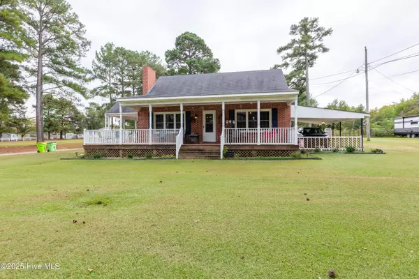 38 Buttercup LN, Roanoke Rapids, NC 27870